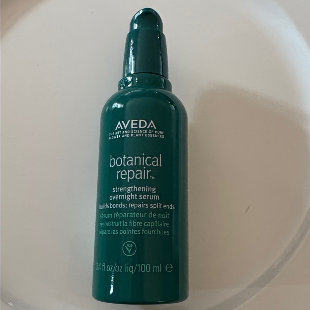 Aveda Botanical Repair Serum in Deep Green